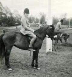 Jejn (Jane) Bengtsson och Majken Ridskolegarnas dotter